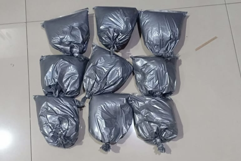 Barang bukti 4,5 Kg serbuk petasan yang diamankan petugas. (Foto: Istimewa)