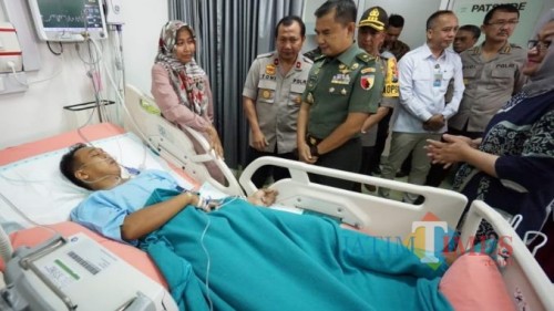 Praka Yudha ketika dijenguk di rumah sakit