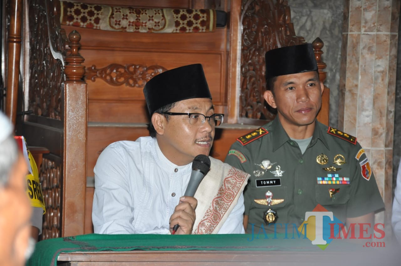 Wali Kota Malang Drs. Sutiaji saat memberikan ceramah di Masjid Halal dalam Safari Ramadan hari terakhir, Jumat (17/5/2019) (Hendra Saputra)