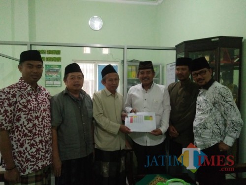 Ketua DPC PKB Kab Blitar Abdul Munib (3 dari kanan) bersama pengurus NU Kab Blitar