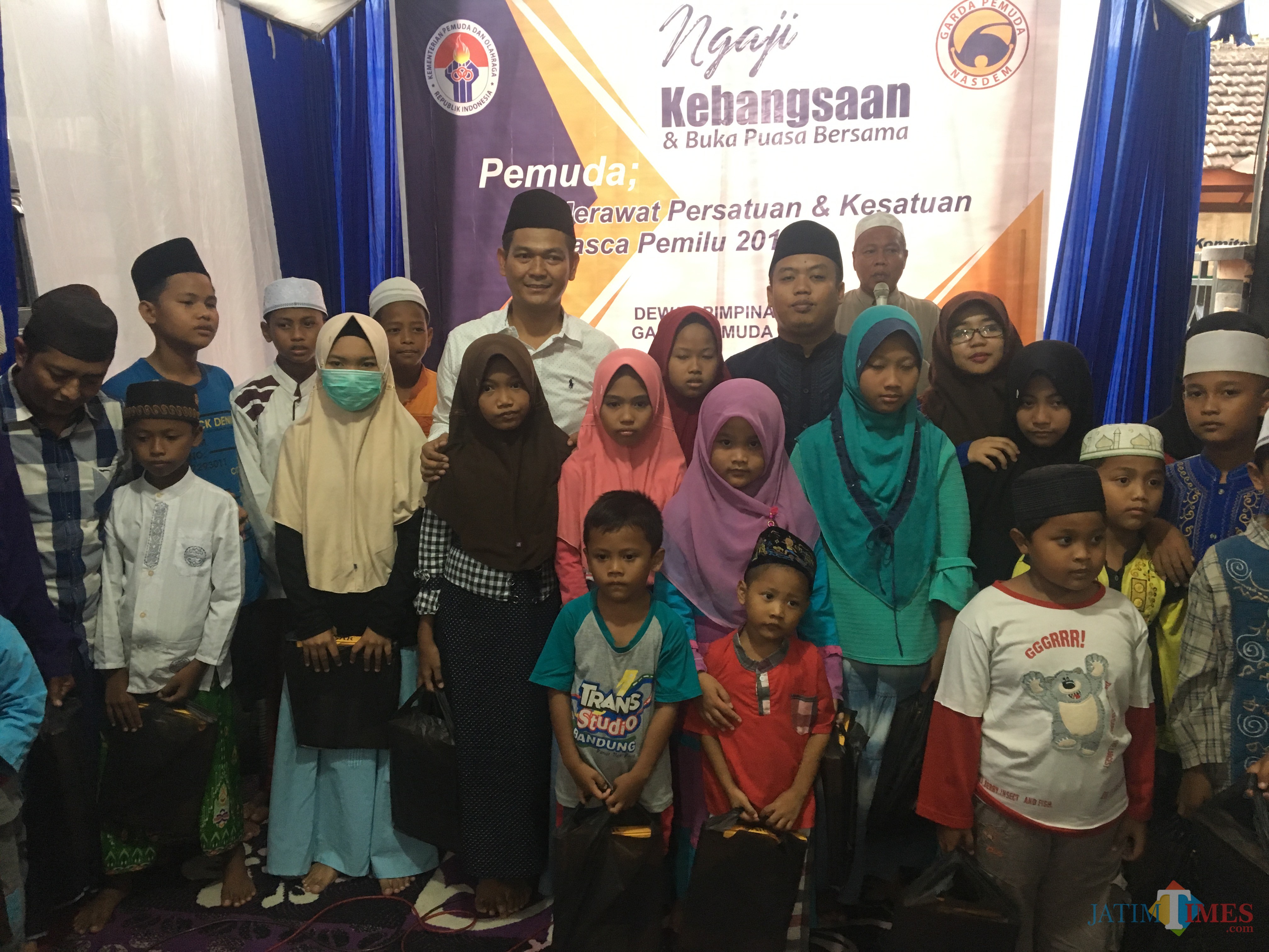 Ngaji kebangsaan dan santunan anak yatim piatu.