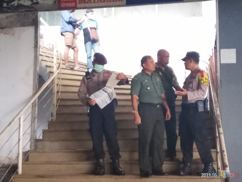Situasi Pasar Besar saat petugas melakukan olah TKP pasca kejadian mutilasi (Anggara Sudiongko/MalangTIMES)