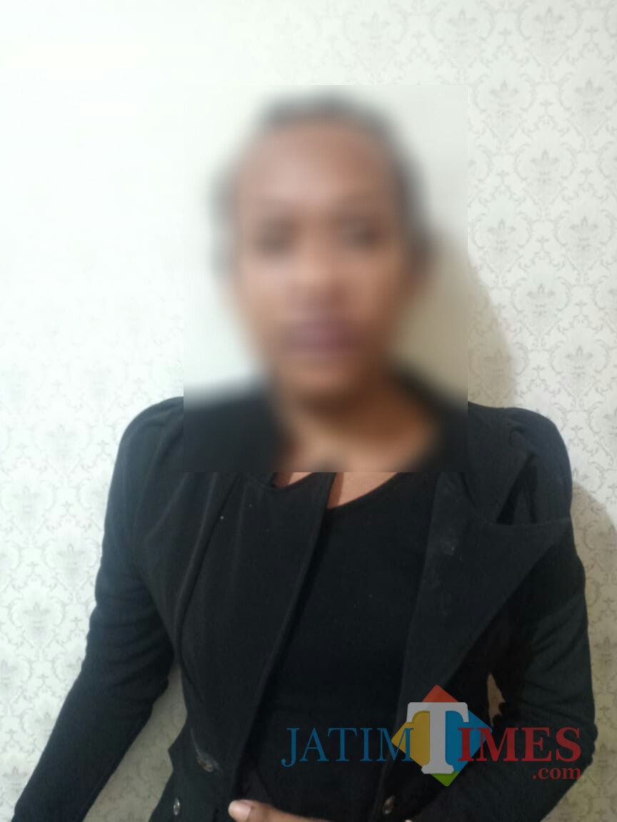 Tersangka kasus prostitusi online Ismail alias Madam.