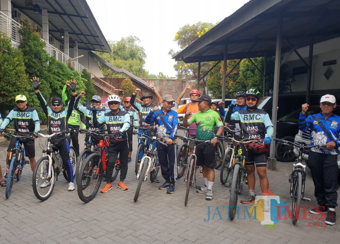 Komunitas gowes Boss Mild Community.