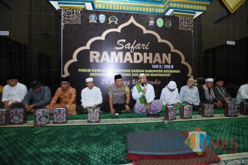 Situasi buka bersama Forkopimda, Tokoh Agama dan Tokoh Masyarakat yang berlangsung di Polres Situbondo (Foto Heru Hartanto / Situbondo TIMES)