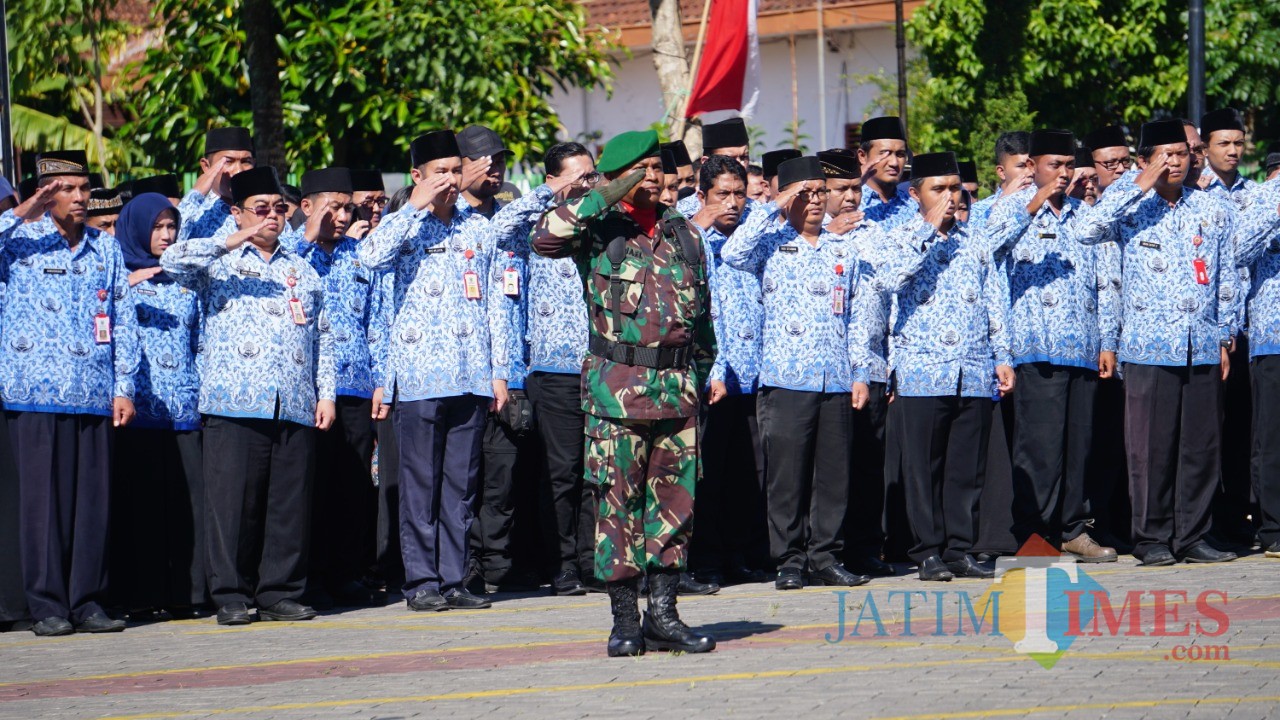 Suasana upacara Peringatan Hari Kebangkitan Nasional (Harkitnas) ke 111 di Balai Kota Among Tani, Senin (20/5/2019).
