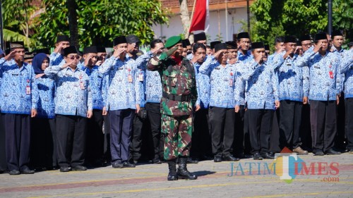 Suasana upacara Peringatan Hari Kebangkitan Nasional (Harkitnas) ke 111 di Balai Kota Among Tani, Senin (20/5/2019).