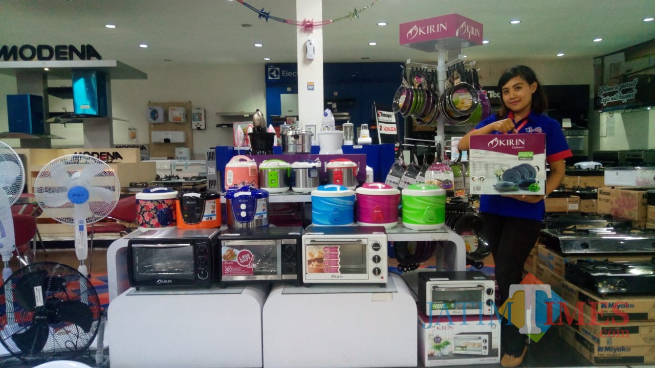 Graha Bangunan beri banyak kejutan di program Semarak Diskon Ramadan.(Foto : Aunur Rofiq/BlitarTIMES)