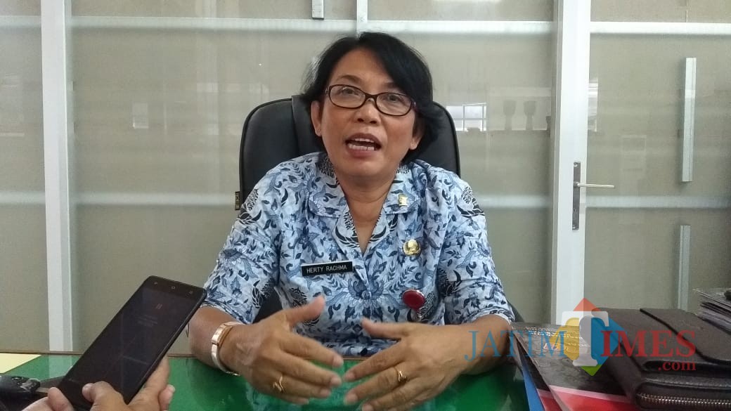 Kabid Penanaman Modal Dinas Penanaman Modal Tenaga Kerja dan Pelayanan Terpadu Satu Pintu (DPMNaker-PTSP) Pemkot Blitar Herty Rachma.(Foto : Team BlitarTIMES)