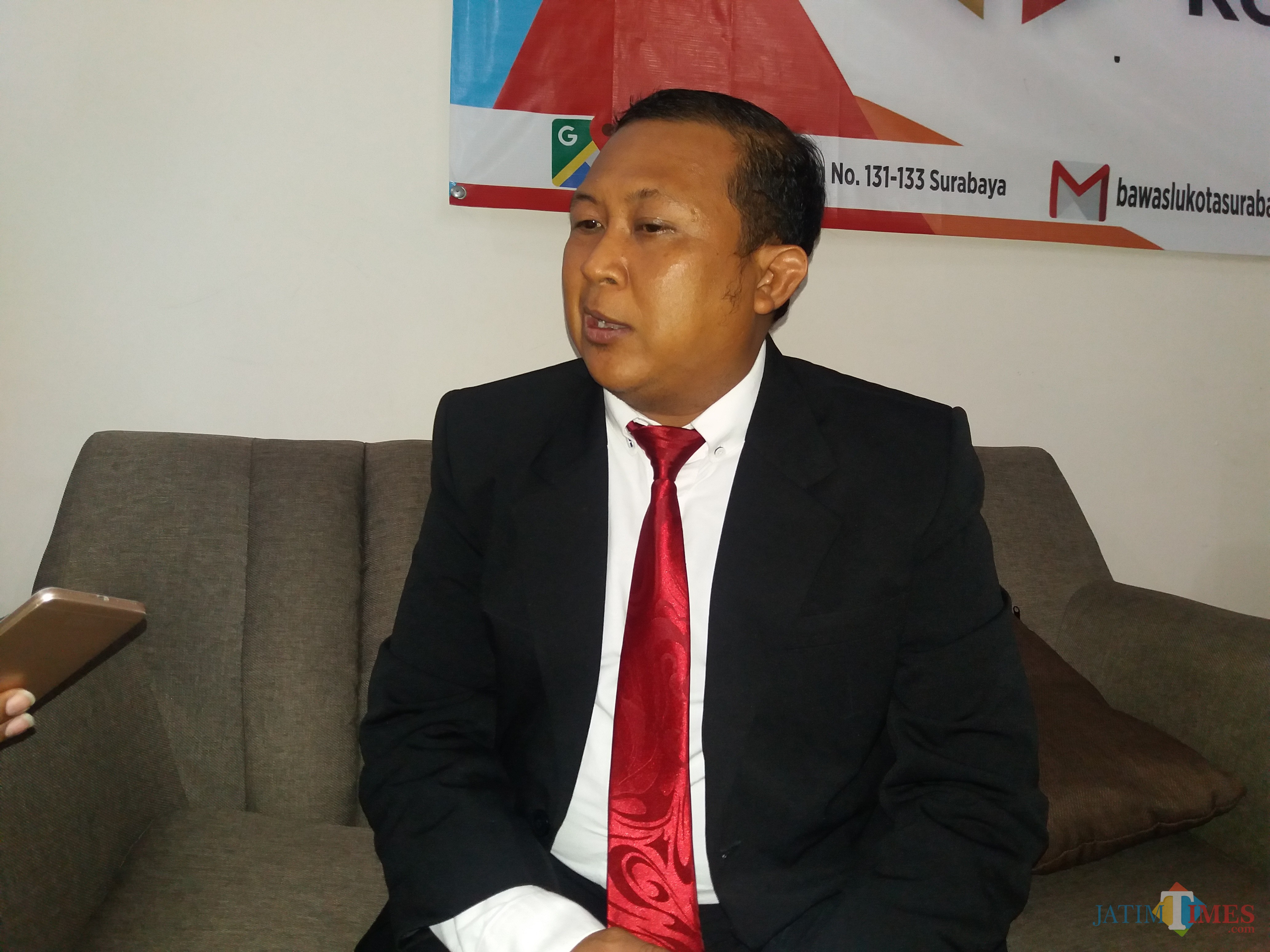 Ketua Bawaslu Surabaya Hadi Margo.