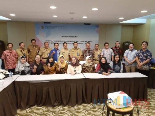 Wahyu Hidayat Kepala DPKPCK Kabupaten Malang (3 dari kiri) setelah rakor penyepakatan deliniasi wilayah RRTR Tumpang dan Poncokusumo (Wahyu for MalangTIMES)