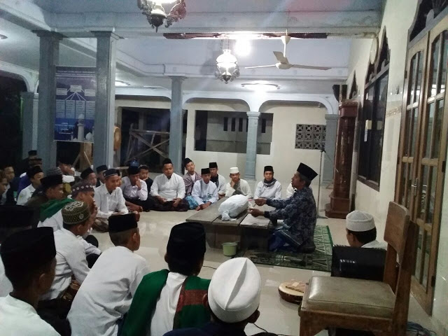Aktivitas mengaji di Ponpes Nasyrul Ulum Modangan.(Foto : http://oniguz.blogspot.com/)