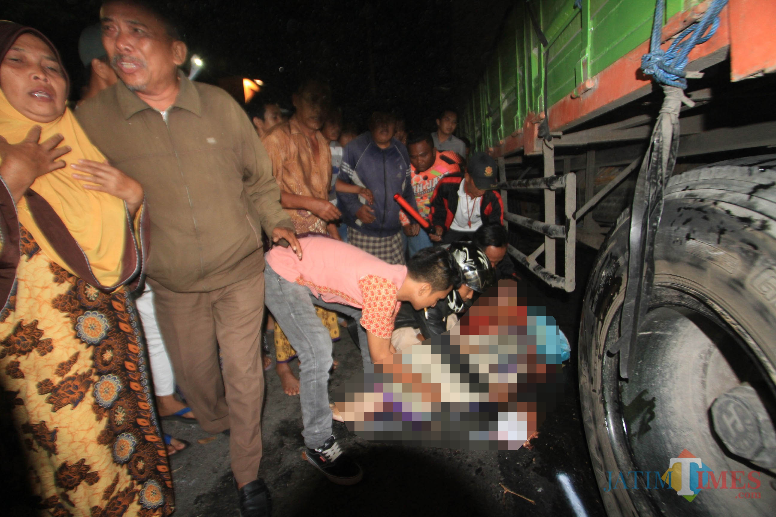 Koban sebelum dievakuasi ke RSUD dr Muhammad Saleh Kota Probolinggo. (Agus Salam/Jatim TIMES)