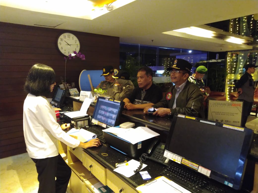 Operasi gabungan di Kota Malang untuk menekan peredaran miras dan minuman beralkohol (Humas Pemkot Malang for MalangTIMES).