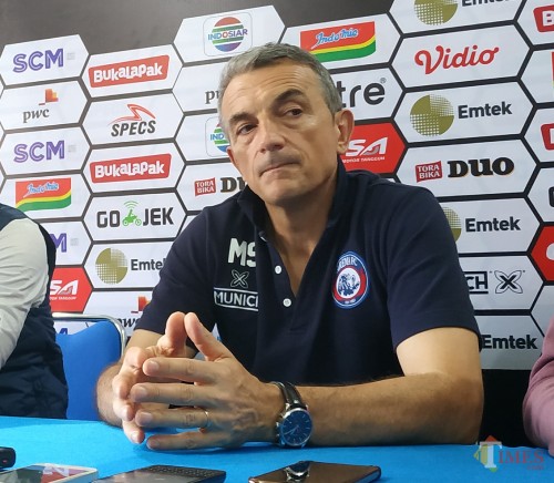 Pelatih Kepala Arema FC, Milomir Seslija (Hendra Saputra)