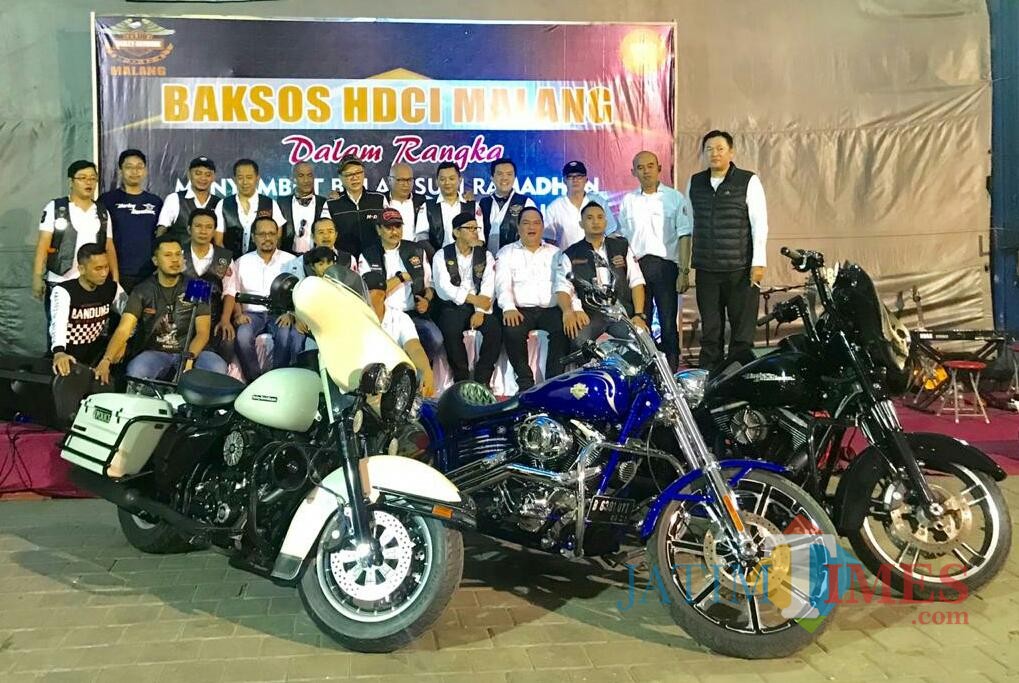 Komunitas HDCI Chapter Malang saat menggelar bakti sosial di bulan Ramadan. (Foto: Istimewa)