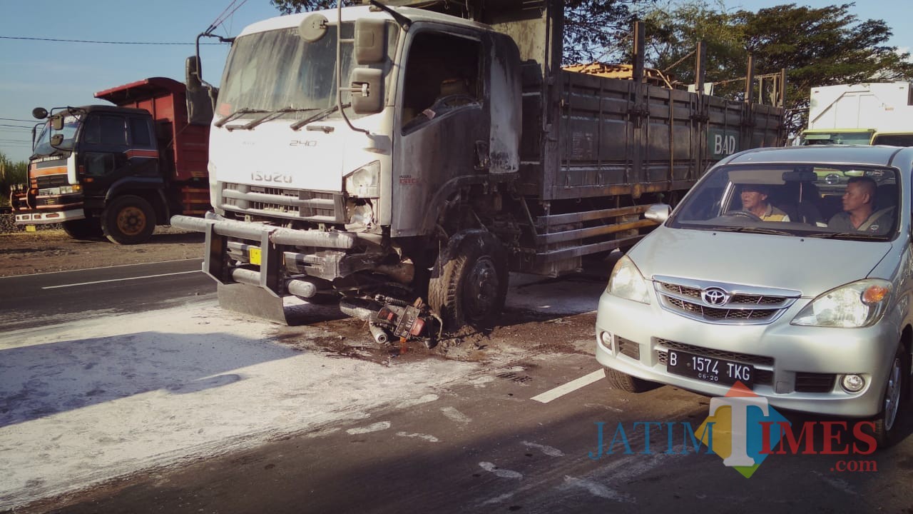Pemotor Meninggal Kena Lindas Truk Di Jalur Pantura Jatim Times Pemotor Meninggal Kena Lindas Truk Di Jalur Pantura Jatim Times