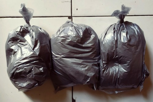 Barang bukti 1,5 Kg serbuk petasan yang diamankan petugas. (Foto: Istimewa)