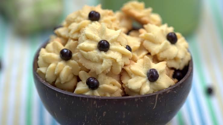 Kue sagu merupakan salah satu kue lebaran yang ada di atas meja. (Foto: istimewa)