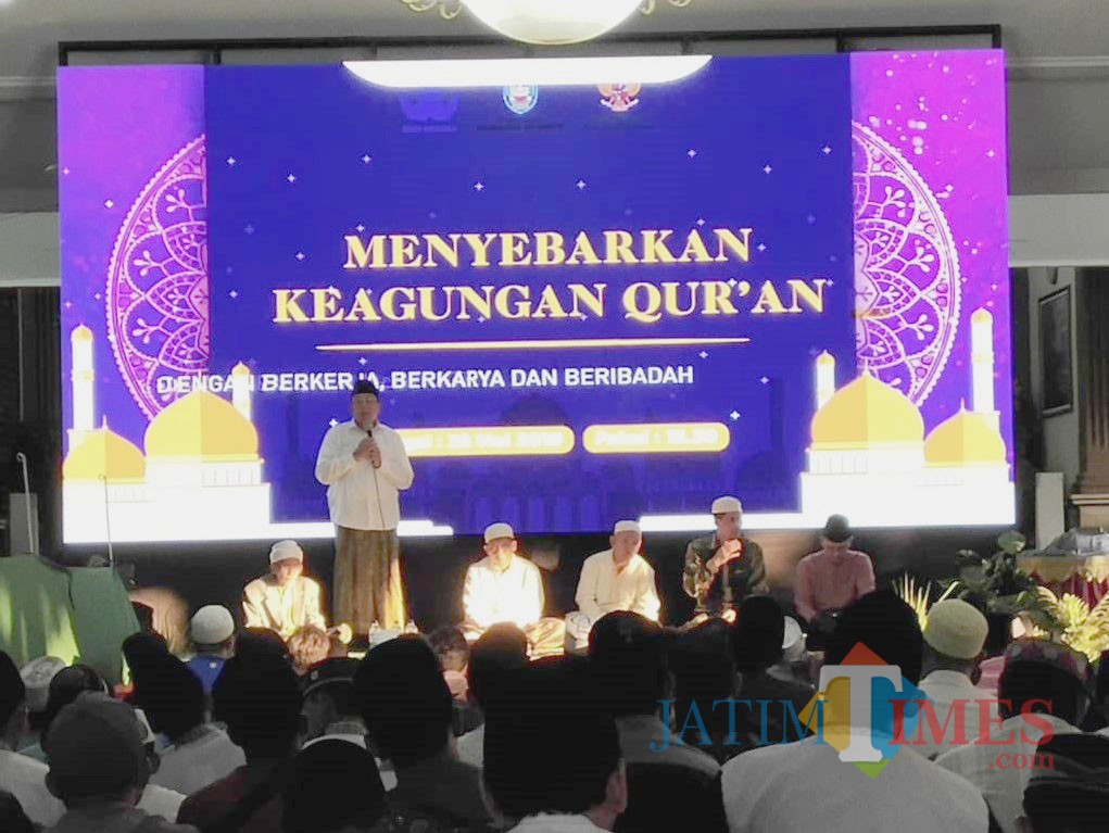 Bupati Dadang saat memberikan sambutan pada kegiatan Nuzul Quran di pendopo Kabupaten (Foto Sony Haryono Situbondo / TIMES)