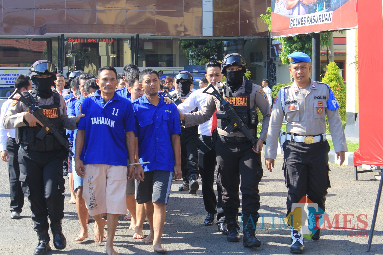 Pelaku kejahatan diamankan di Polres Pasuruan.
