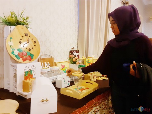 Ilustrasi produk pelaku UMKM dari olahan limbah kayu (Arifina Cahyanti Firdausi/MalangTIMES)