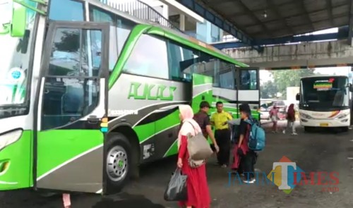 Ilustrasi pemudik di Terminal Arjosari Kota Malang (Arifina Cahyanti Firdausi/MalangTIMES)