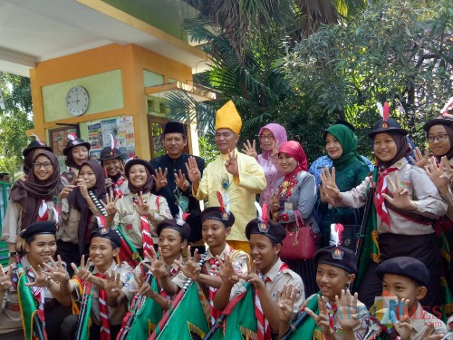Mendikbud RI Muhadjir Effendy saat mengunjungi SMPN 1 Malang. (Foto: Imarotul Izzah/MalangTIMES)