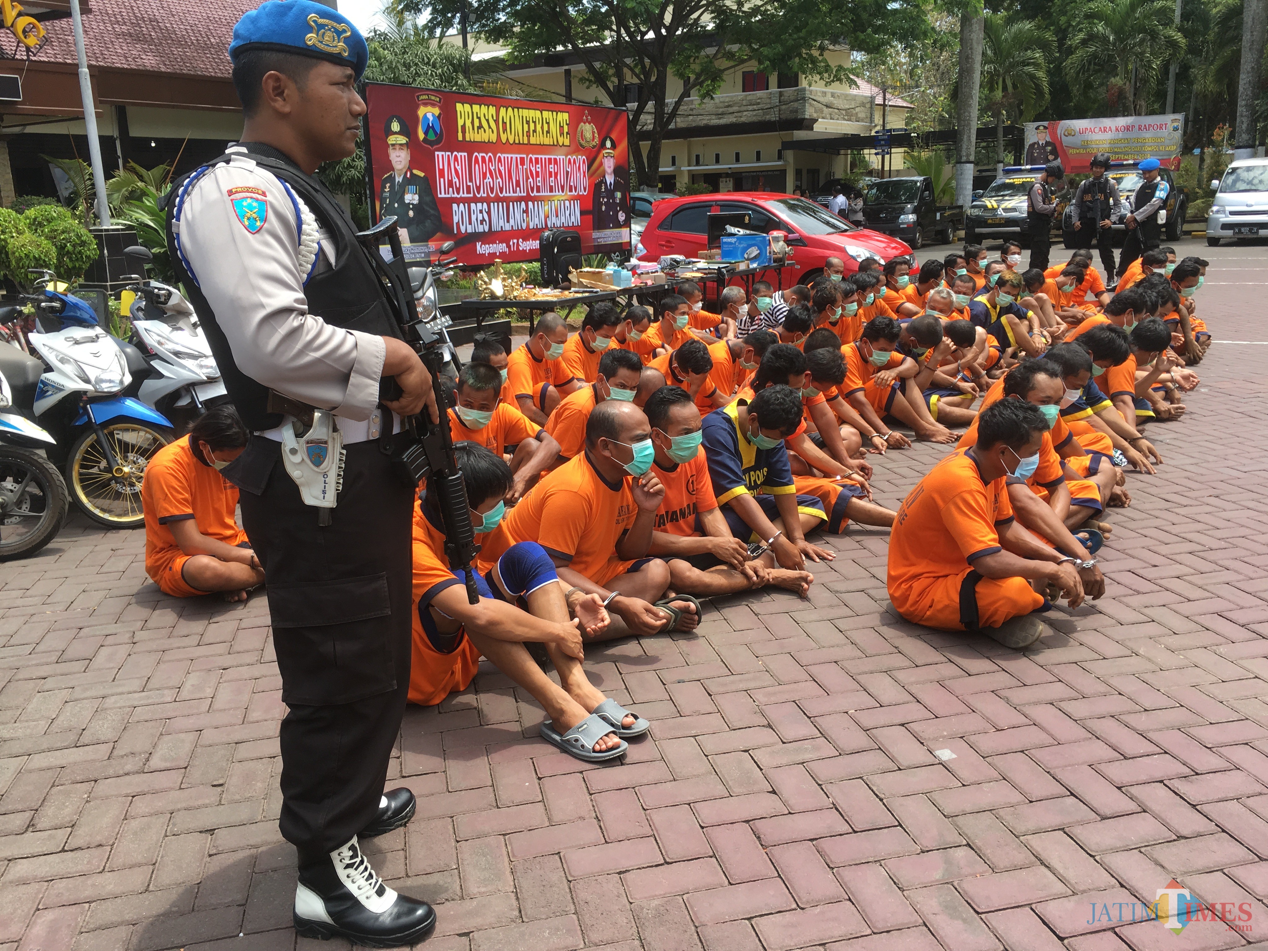 Ilustrasi tersangka kasus pencurian saat diamankan jajaran kepolisian, Kabupaten Malang (Foto : Ashaq Lupito / MalangTIMES)