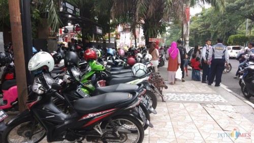 Parkir liar di Kota Malang. (Doc. MalangTIMES)