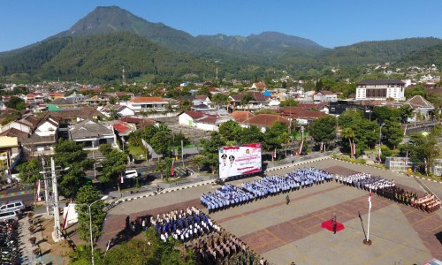 Suasana apel di halaman Balai Kota Among Tani. (Foto: istimewa)