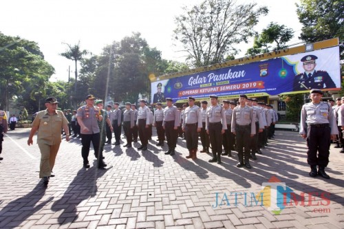 Ratusan personel gabungan saat apel gelar pasukan Operasi Ketupat Semeru 2019, Kabupaten Malang (Foto: Humas Polres Malang for MalangTIMES)