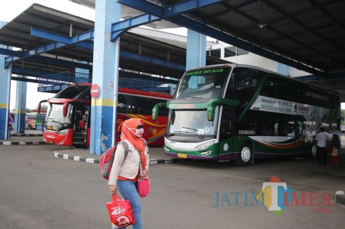 Suasana H-5 lebaran di Terminal Arjosari Malang. (Foto: Nurlayla Ratri/MalangTIMES)