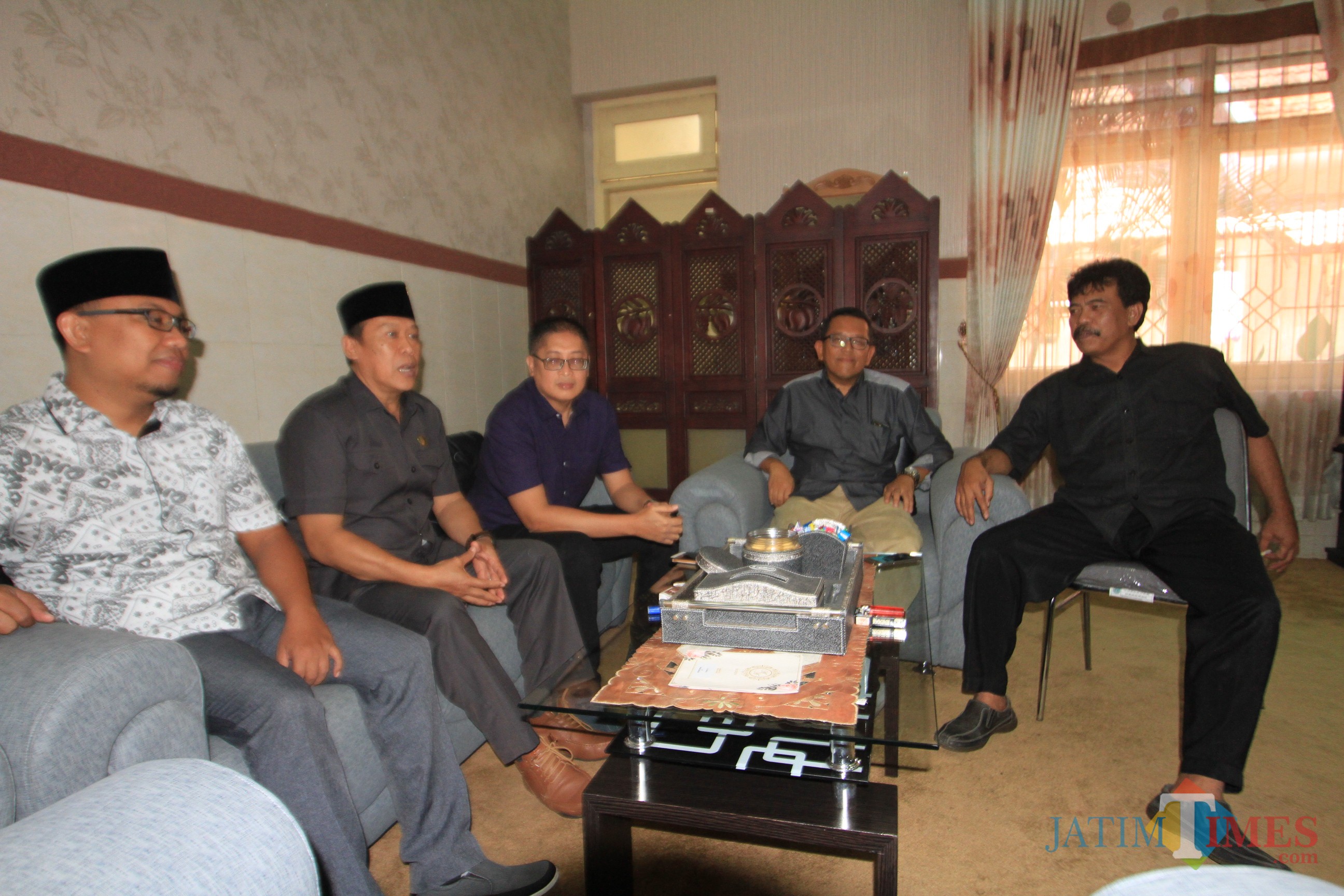 Anggota DPRD Kota Probolinggo yang masuk dihari pertama libur lebaran (Agus Salam.Jatim TIMES)