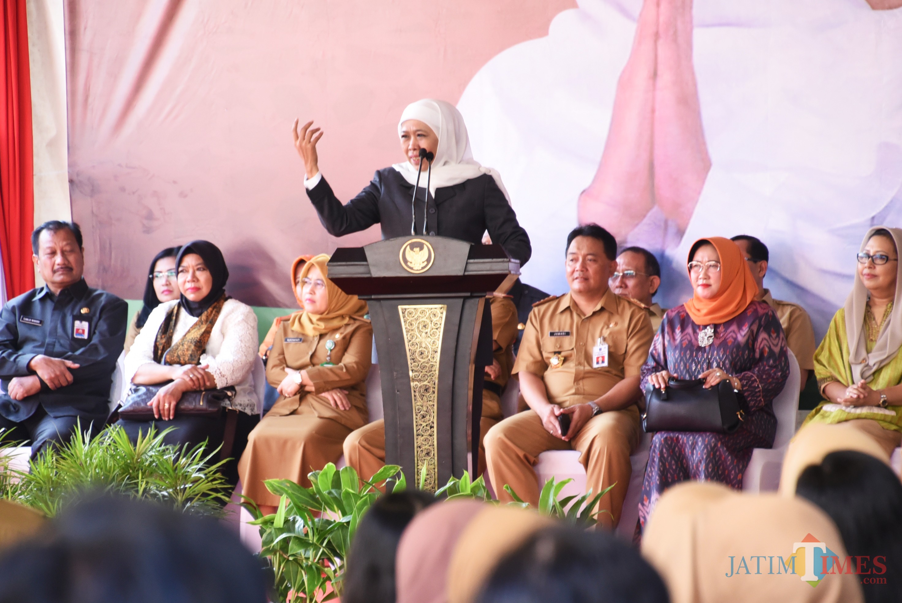 Gubernur Jatim Khofifah ketika memberikan sambutan