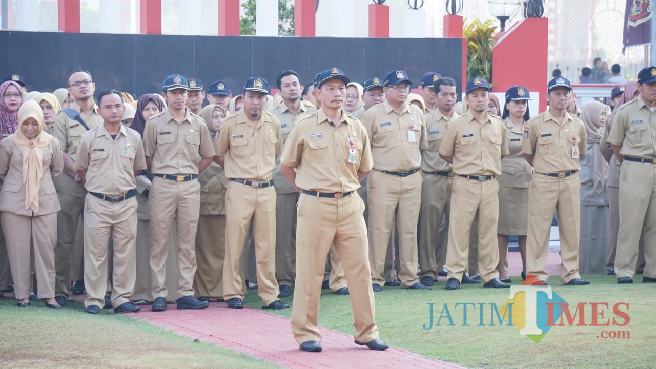 Para ASN Pemkot Blitar mengikuti apel pertama pasca cuti libur lebaran