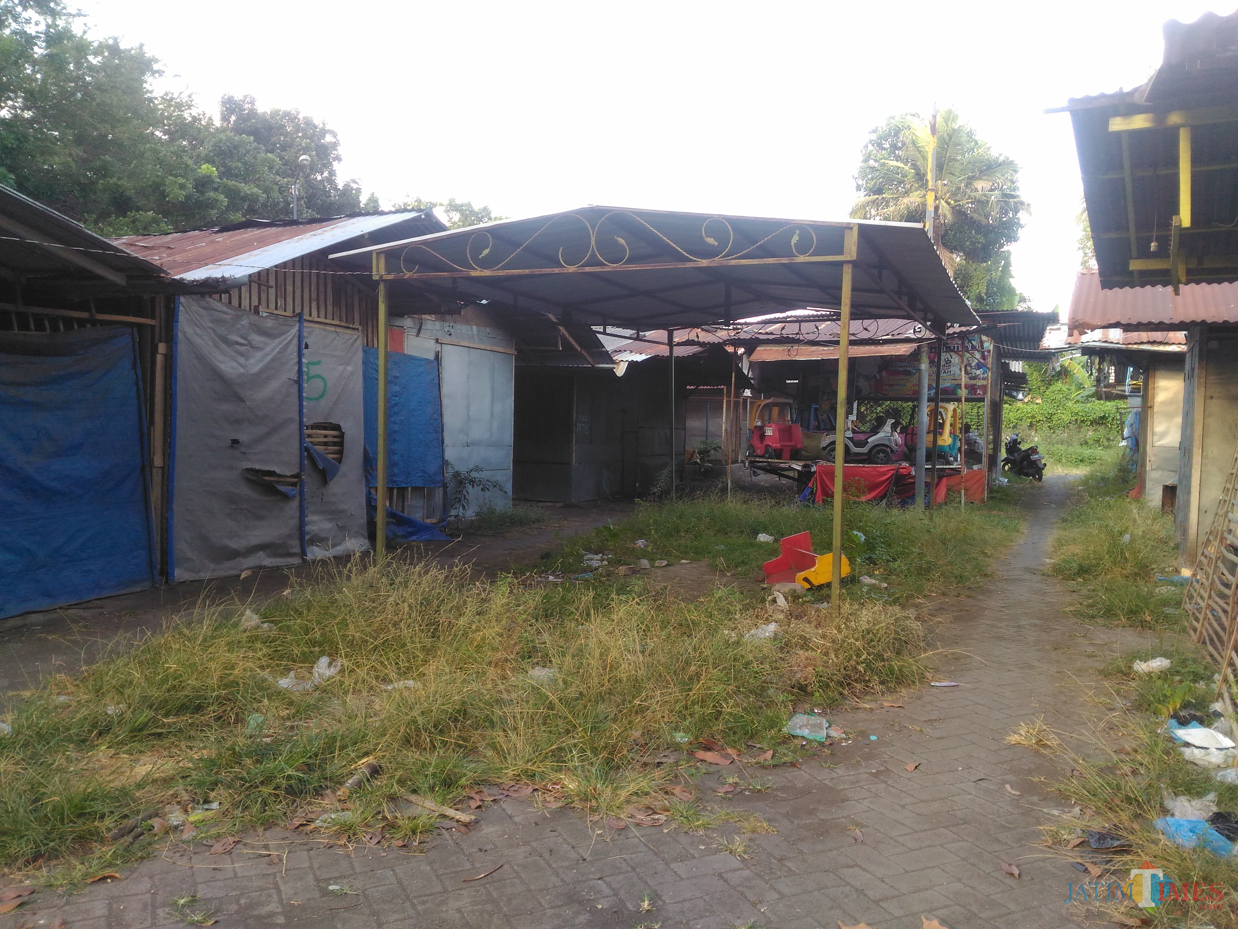 Pasar Artha Gama yang dulu selalu dipadati pembeli, kini pedagang tak mau lagi jualan (Foto : Moch. R. Abdul Fatah / Jatim TIMES)