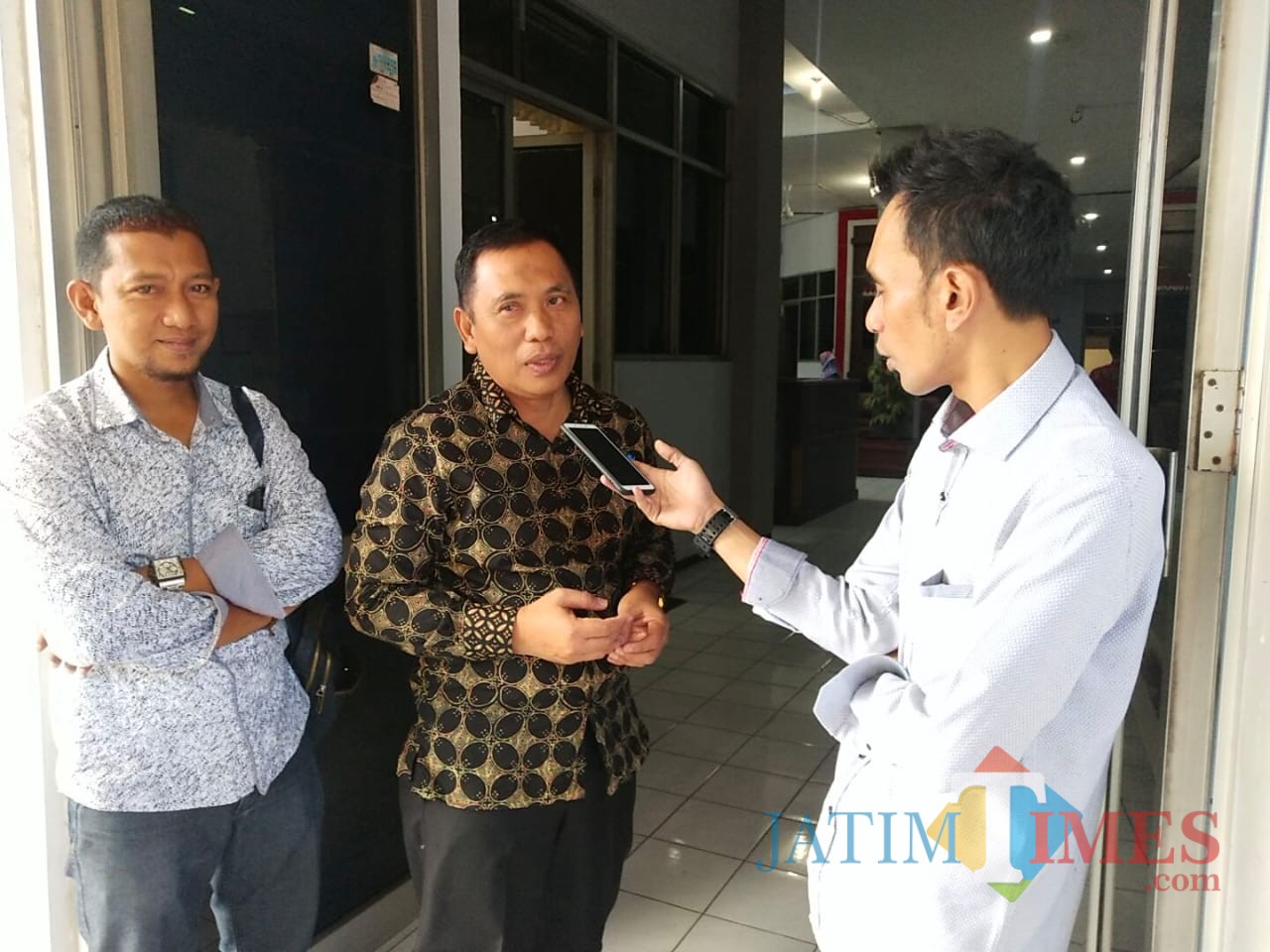 Wabup Situbondo pakai baju batik (Foto Heru Hartanto / Situbondo TIMES)