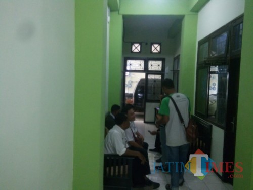 Beberapa kepala desa sedang menunggu giliran diperiksa Inspektorat Kabupaten Situbondo.(Foto Sony Haryono / Situbondo TIMES)