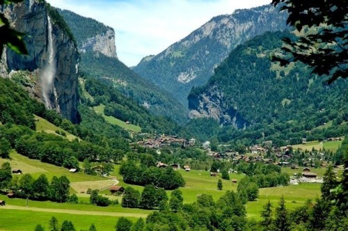 Ilustrasi lokasi Lauterbrunnen di Switzerland yang mirip dengan lokasi syuting The Lord of The Rings, Rivendell (Foto: Istimewa)