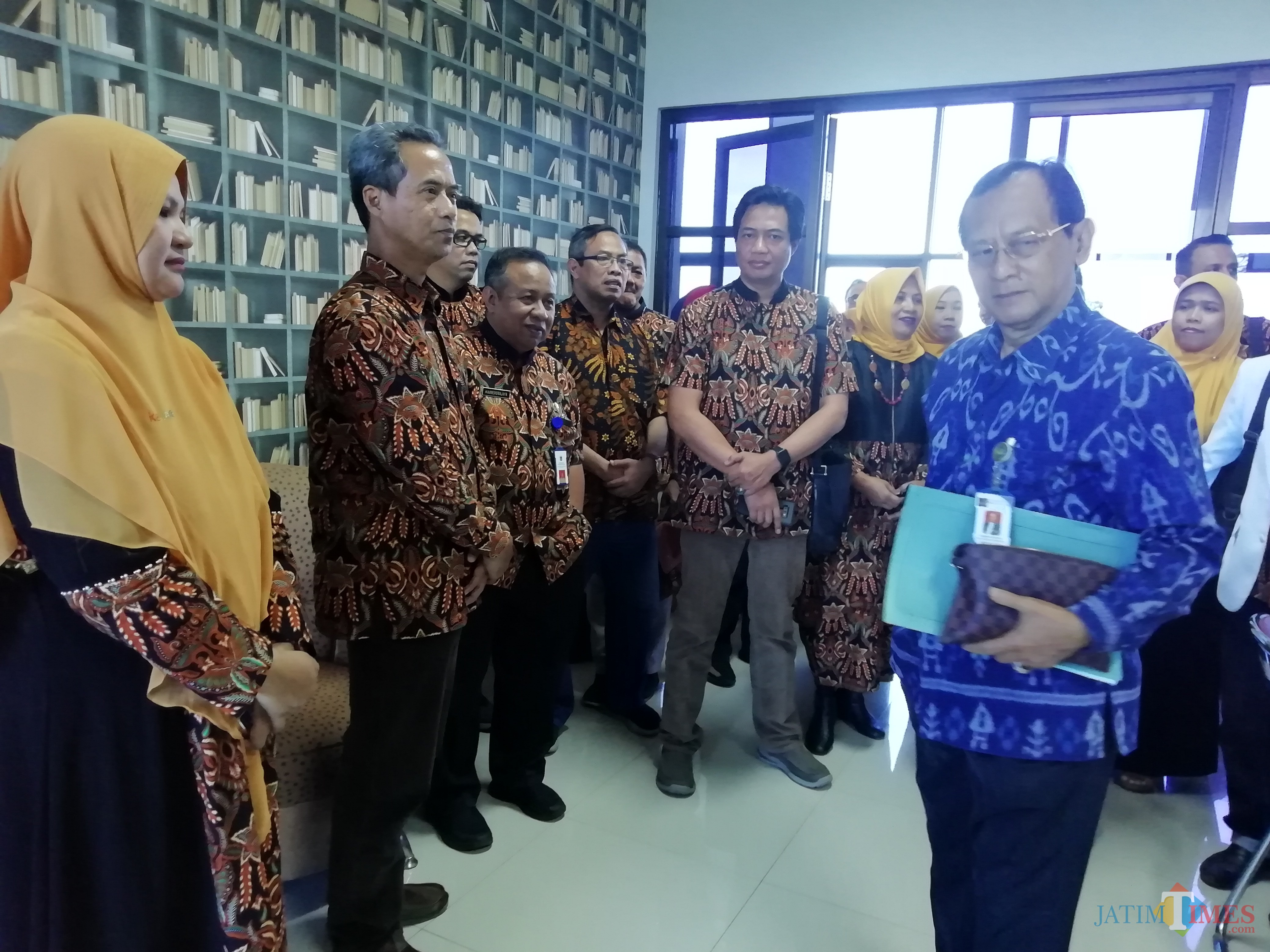Kunjungan Dewas RS dimanfaatkan untuk sharing persoalan mutasi oleh karyawan RSUD Kanjuruhan (Nana)