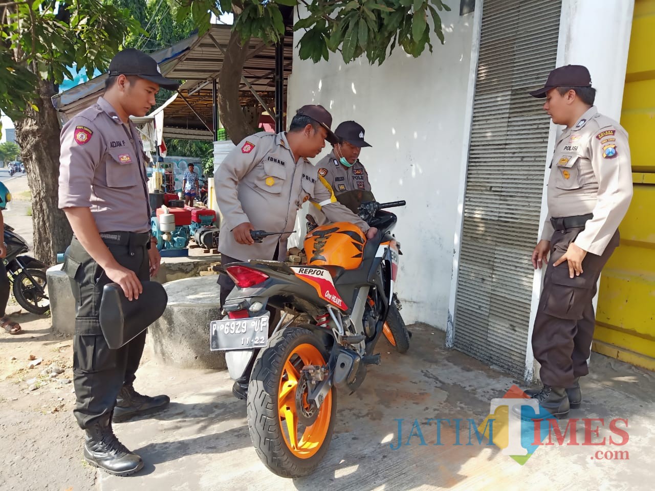 Motor pelaku diamankan petugas kepolisian di sekitar lokasi penangkapan