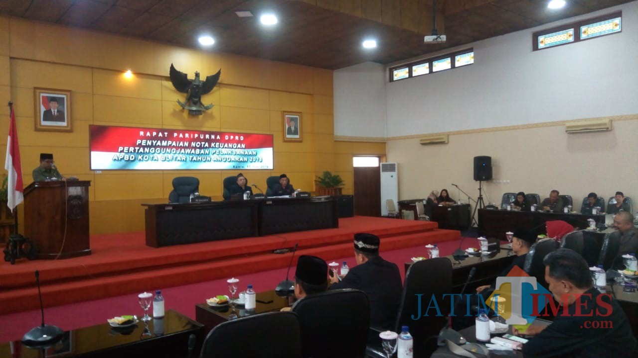 Rapat Paripurna Penyampaian Nota Keuangan Anggaran 2018 digelar di Graha Paripurna DPRD Kota Blitar.(Foto : Aunur Rofiq/BlitarTIMES)