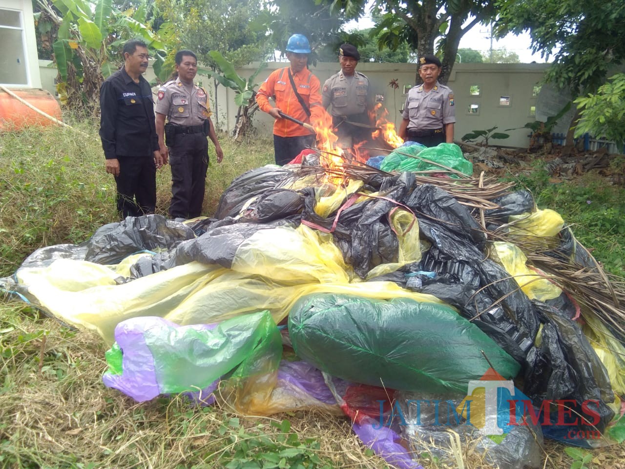 Balon udara hasil sitaan dimusnahkan
