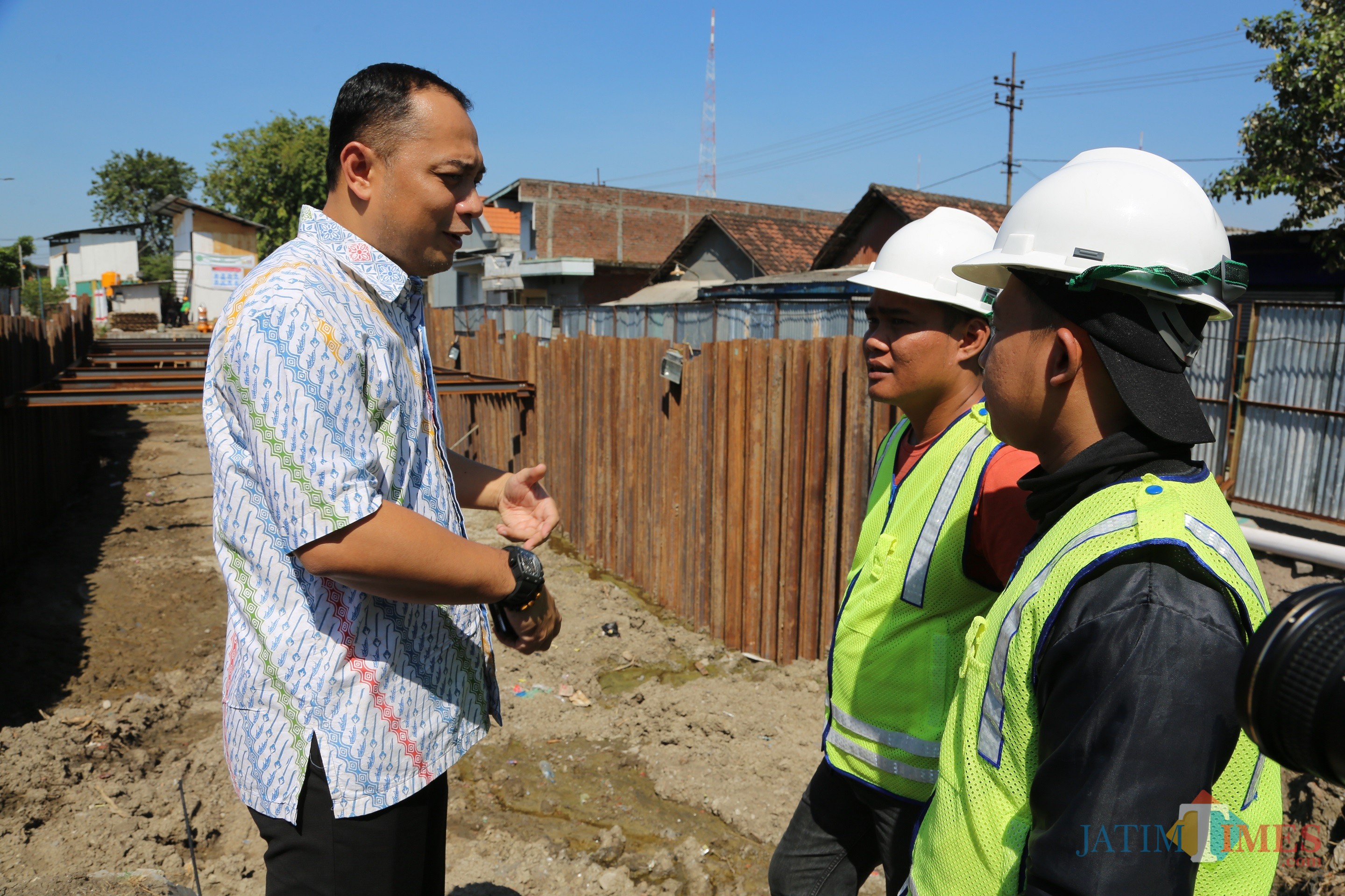 Ery Cahyadi saat sidak proyek box culvert.
