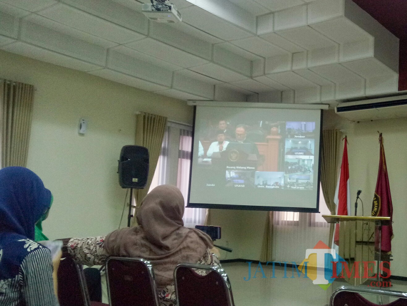 Ketua tim hukum Prabowo-Sandi, Bambang Widjojanto saat membacakan permohonan di sidang PHPU. (Foto: Imarotul Izzah/MalangTIMES)