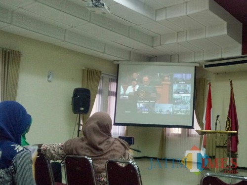 Ketua tim hukum Prabowo-Sandi, Bambang Widjojanto saat membacakan permohonan di sidang PHPU. (Foto: Imarotul Izzah/MalangTIMES)