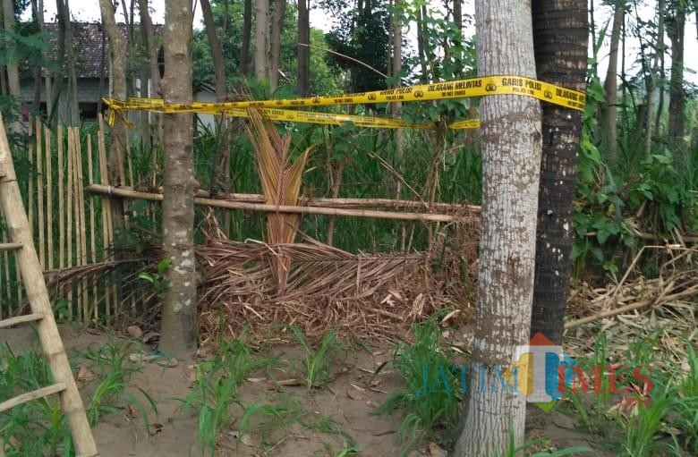 Lokasi tempat korban gantung diri. (eko Arif s /JatimTimes)