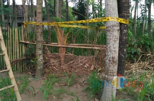 Lokasi tempat korban gantung diri. (eko Arif s /JatimTimes)