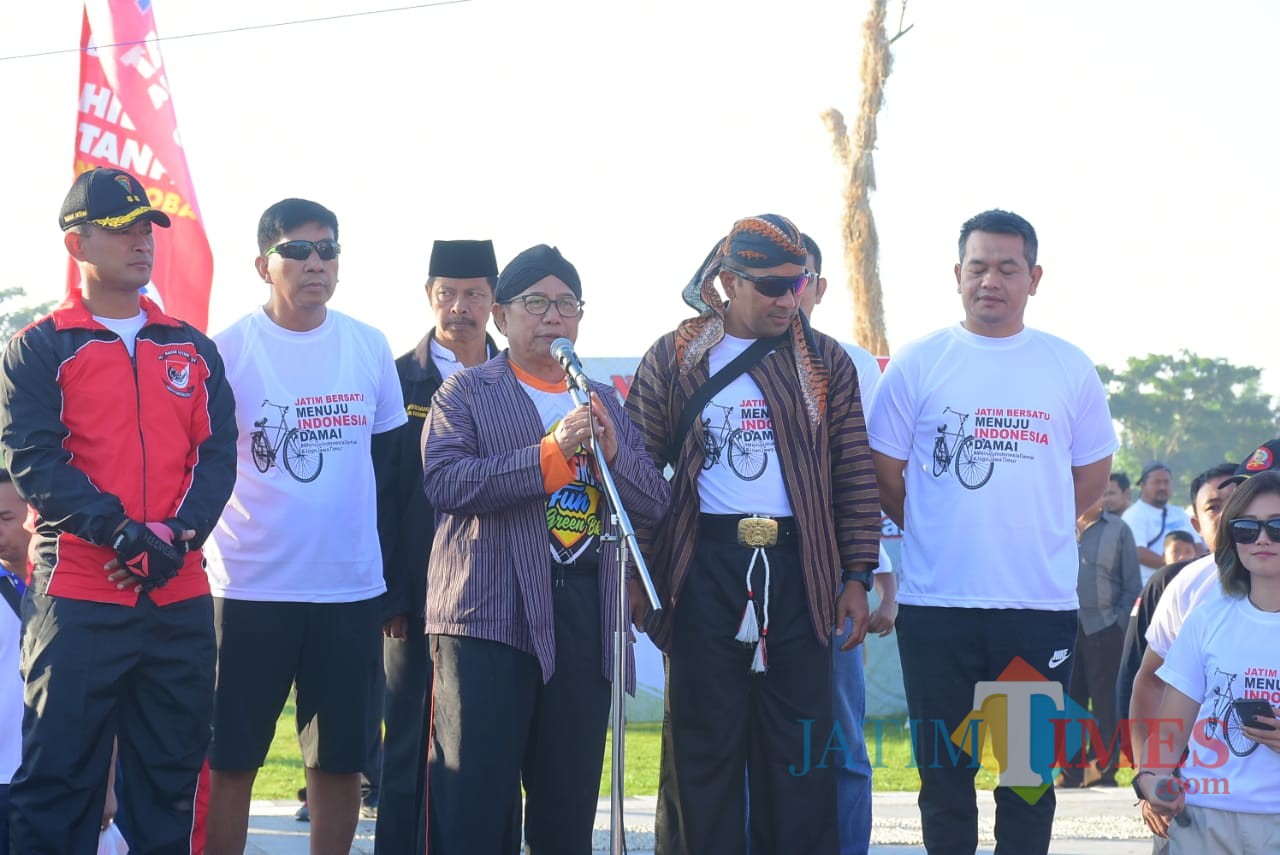Bupati dan Forkopimda deklarasi Indonesia Damai bersama ribuan onthelis (Foto: Team BlitarTIMES)